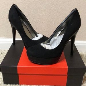 G by Guess Black Pumps. Never worn